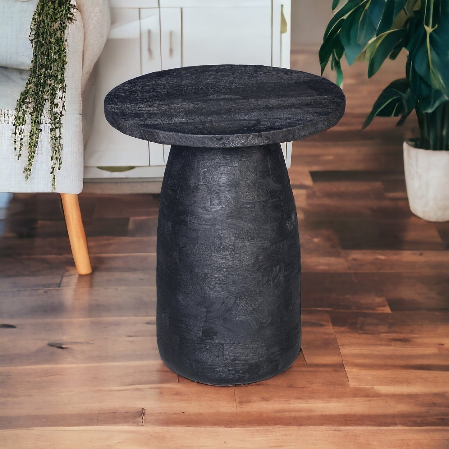 Handcrafted Mangowood Side Table Noir - decorstore