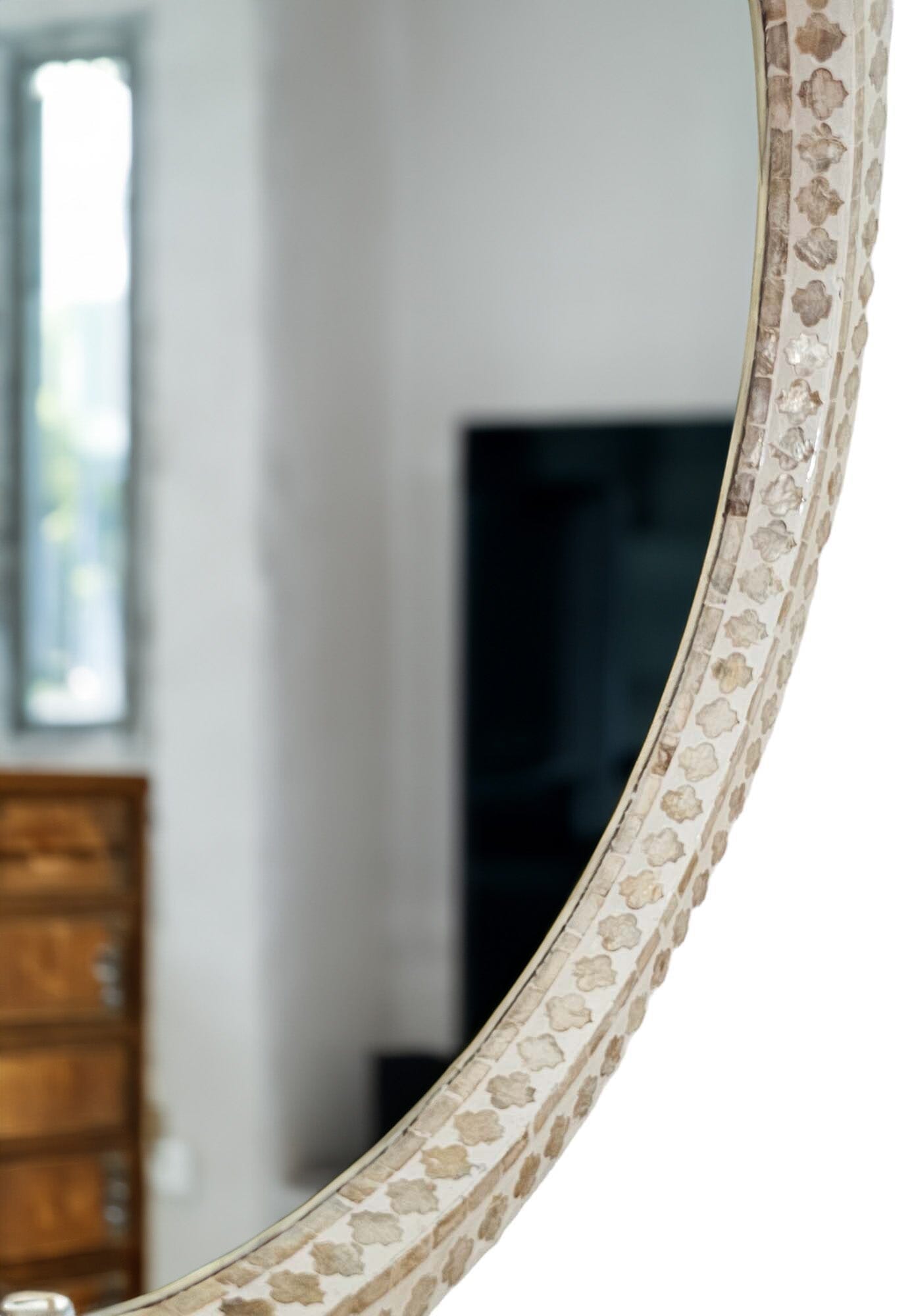 Mother of pearl Harmony Round Wall Mirror - decorstore